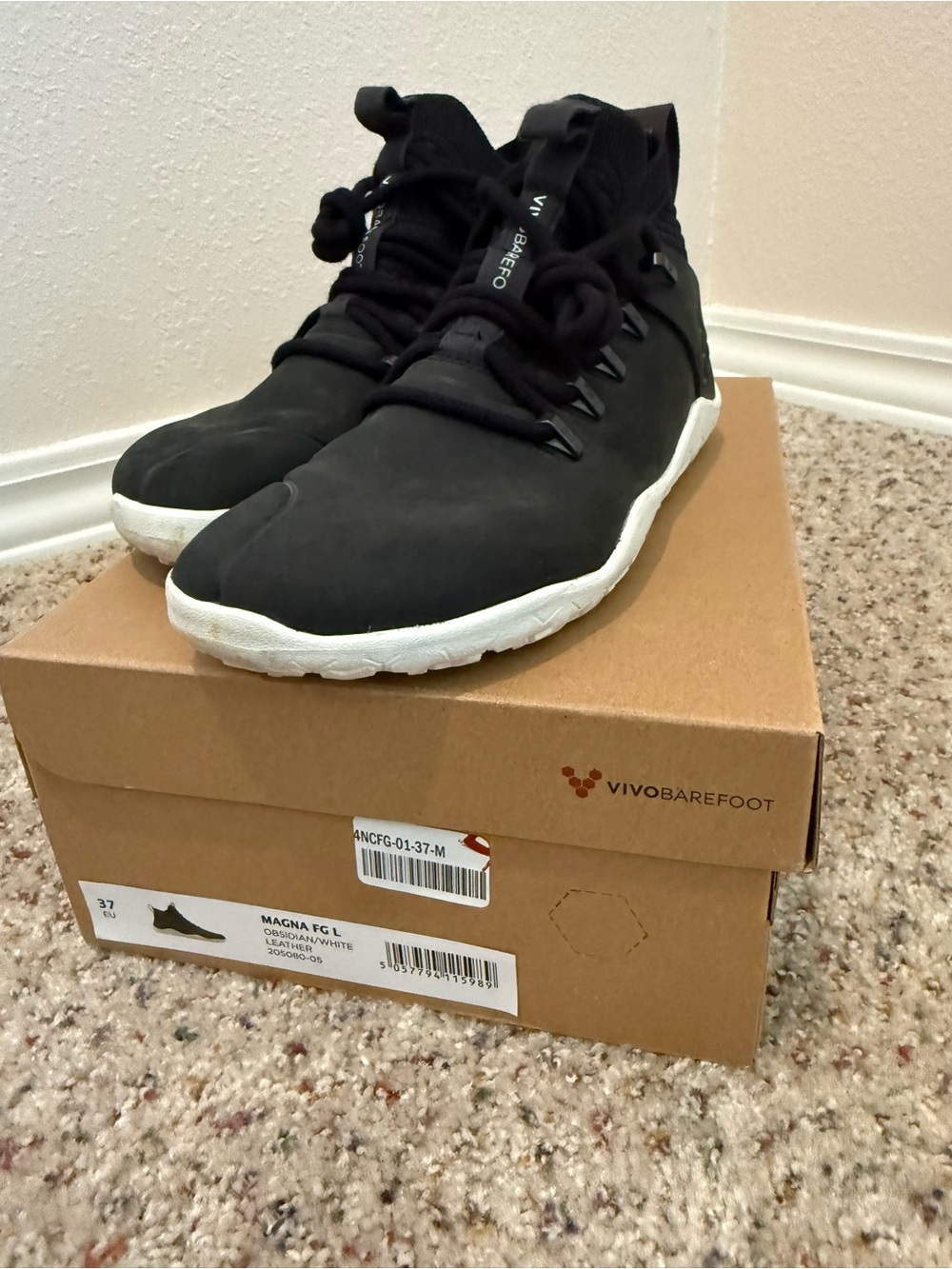 Vivobarefoot Magna FG Leather Obsidian White Trail Shoes EU37